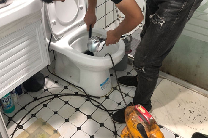 雄关区疏通下水道