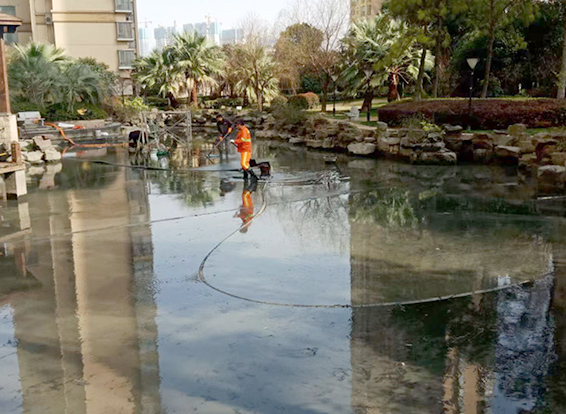 雄关区景观池淤泥清理